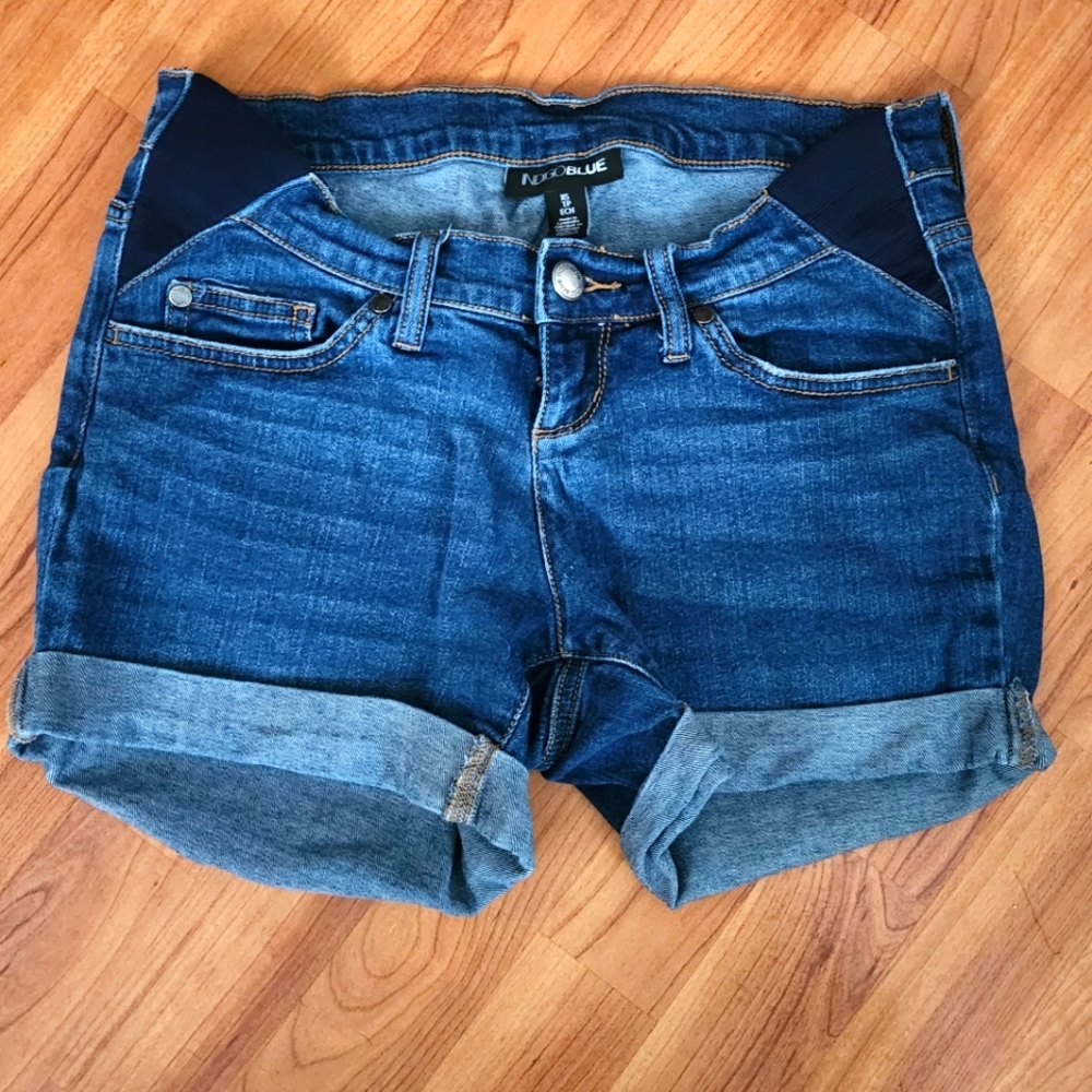 Maternity shorts